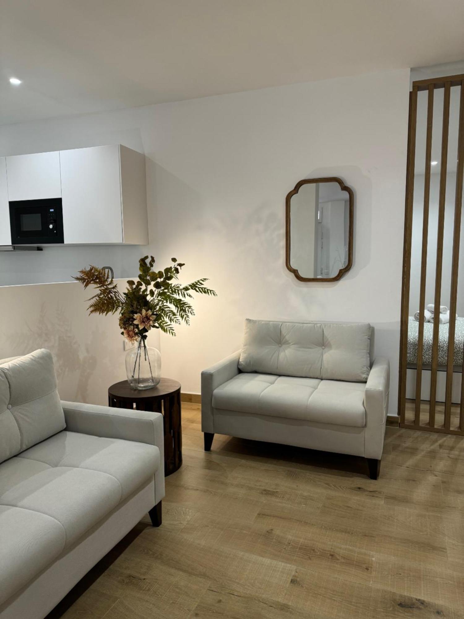 Alderete Suites Malaga Exterior photo